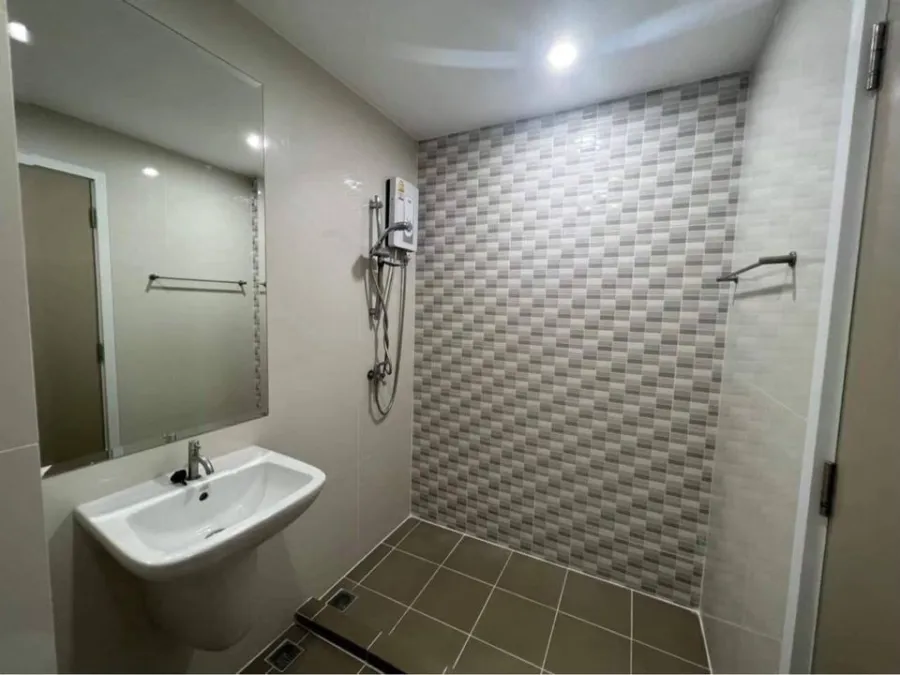 Selling Lesto Sukhumvit 113, empty room, 8th floor, good price, decoration line, room must hurry and reserve now, don't miss it
