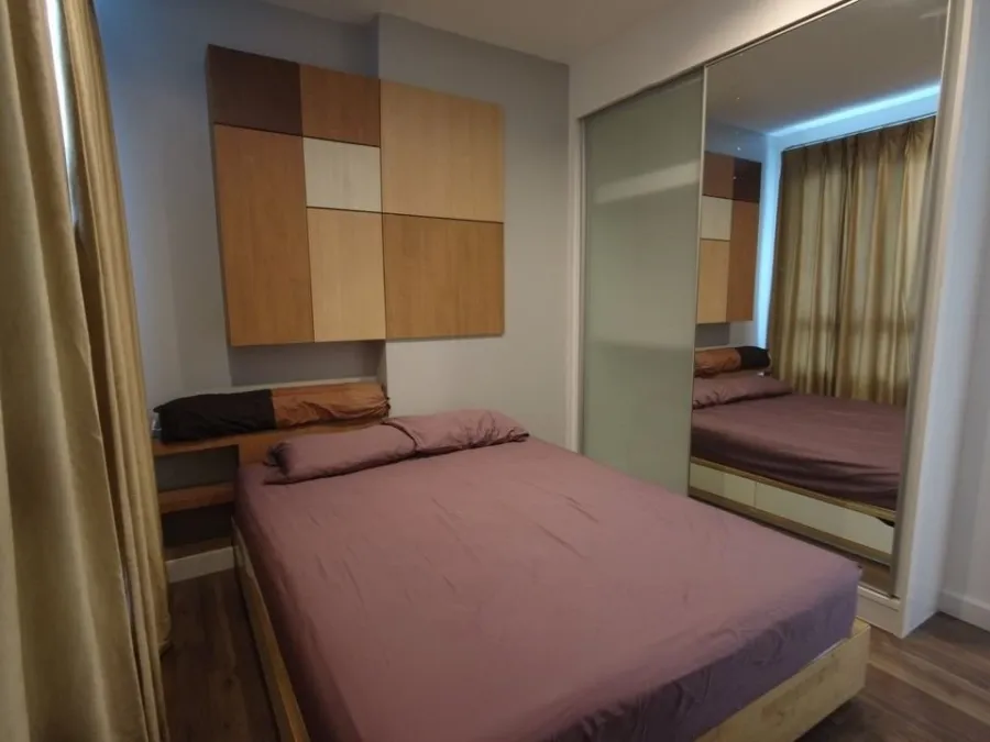 ให้เช่า The Bloom Sukhumvit 71 ห้องกว้าง โซฟานุ่มนั่งสบาย มาพร้อมทีวีจอใหญ่ดูหนังจุใจ รีบจองเลยจร้า