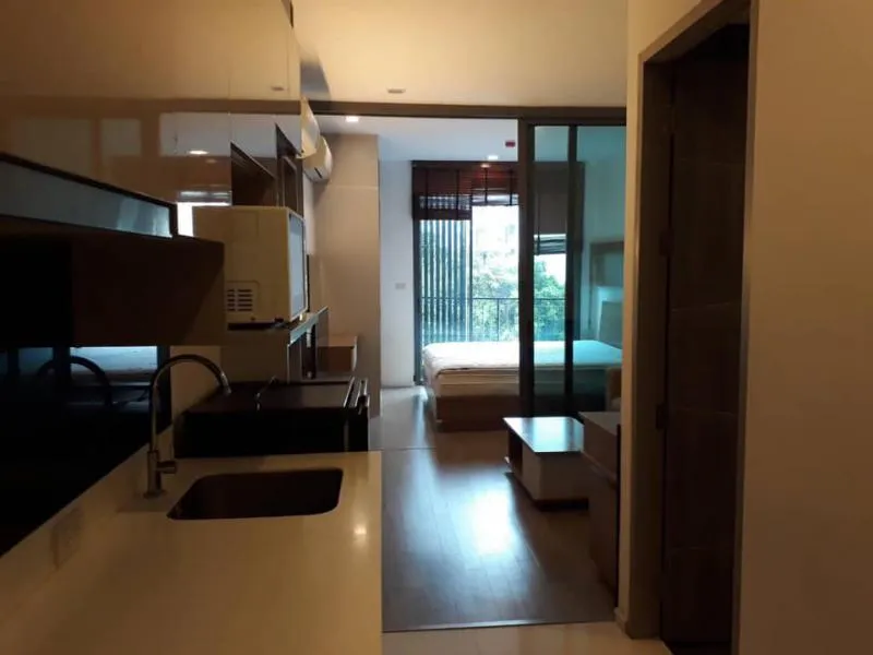Condo for rent / sale, Trapezo Sukhumvit 16, beautiful room, fully furnished Central well Ready to own