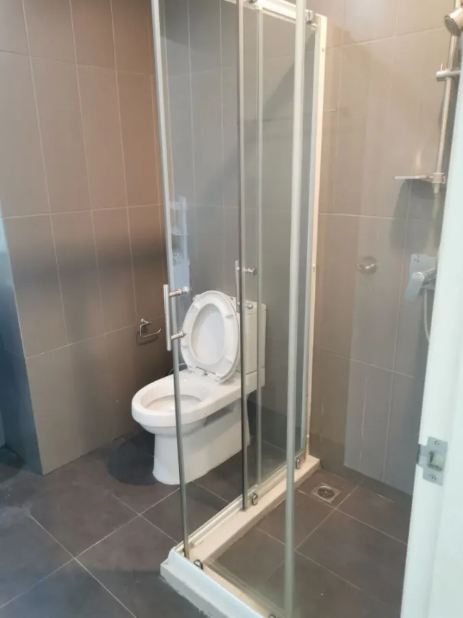 For rent Centric Ratchada-Huay Kwang. The room looks very nice. Get a great view of the city complete electrical appliances Hurry up and move