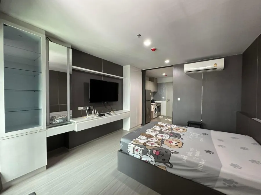 For rent: Life Ladprao Condo, high floor, beautiful room, very livable, with electrical appliances. Don't wait, book now.