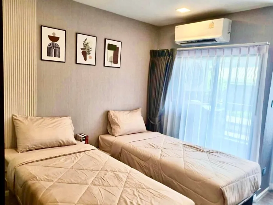 For rent, Kev Eva, exclusive room, 3rd floor, pool view, fully furnished, livable, hurry up and book before it's out of hand.