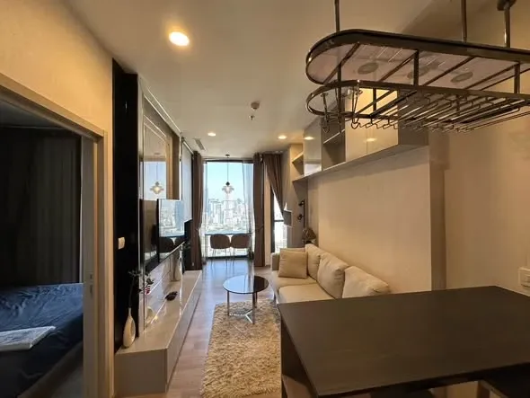 ให้เช่า Oka Haus Sukhumvit 36 ห้องพร้อมอยู่ เฟอร์พร้อม ห้องกว้างชั้นสูง จองเลย