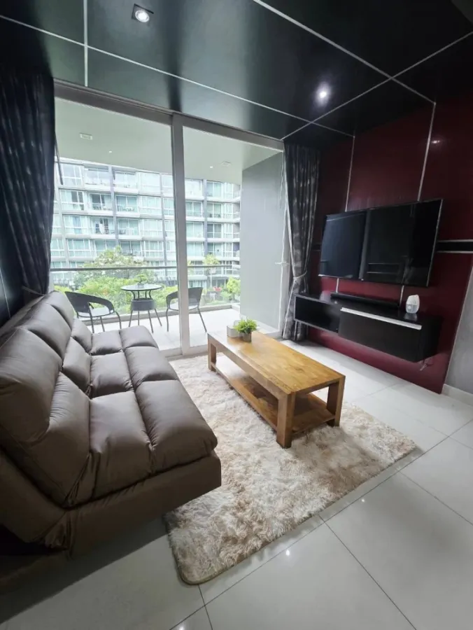 Condo Apus for rent, spacious room, lots of usable space, beautiful wallpaper, good location, don't miss out on this great deal.