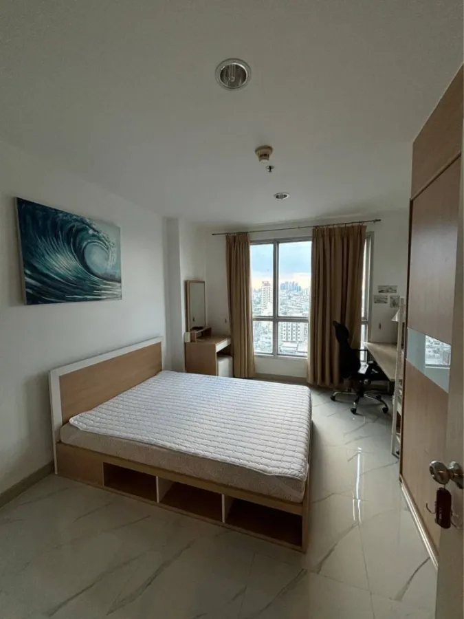 For rent: Life @ Ratchada-Huaikwang, 14th floor, open view room, divided into sections, book now.