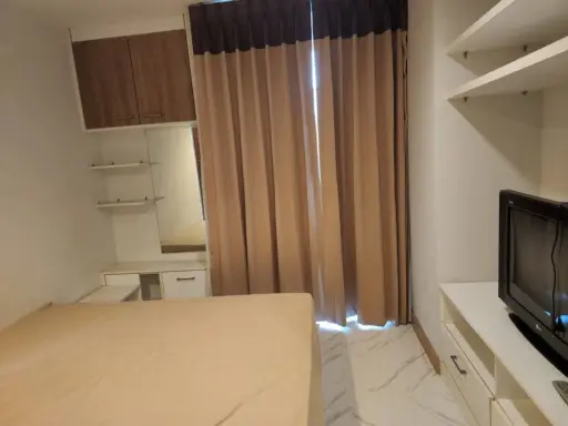 For rent!! Condo The Iris Rama 9-Srinakarin, 6th floor, Building A, corner room, fully furnished, bring your bags and move in, don't miss out!!