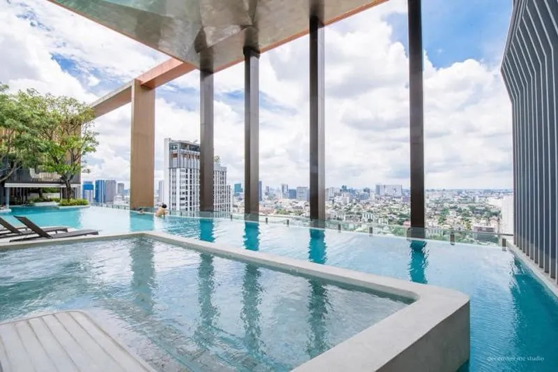For rent or sale Whizdom Avenue Ratchada-Ladprao, fully furnished, put your clothes in your bag to book. Swimming pool, good view