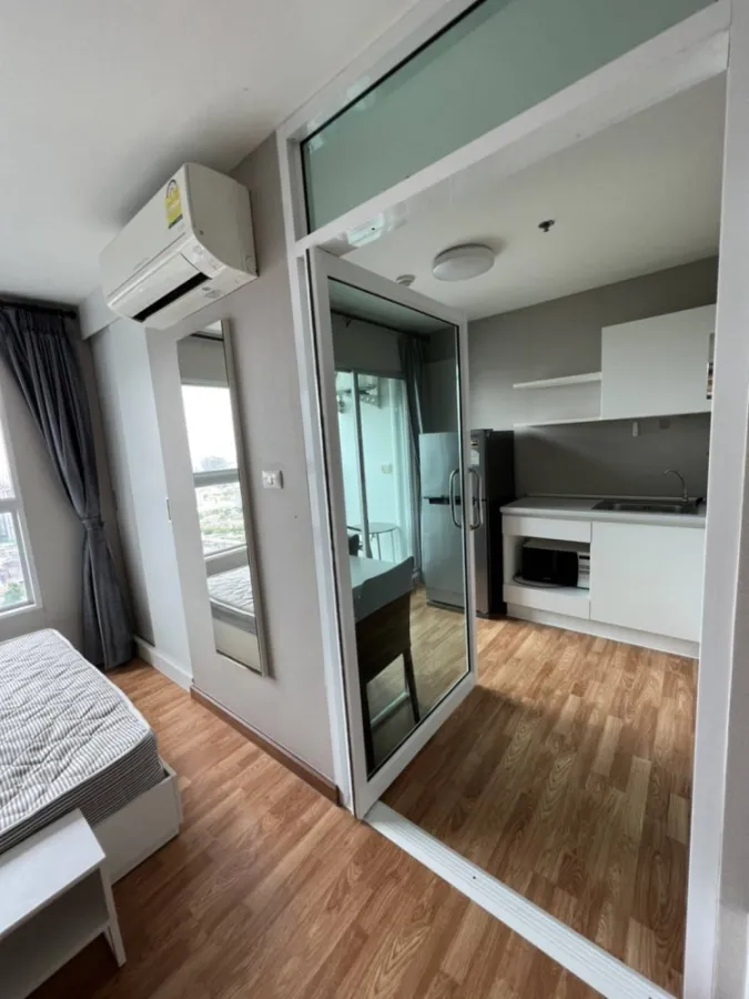 For rent!! The Trust Condo Ngamwongwan, high floor, beautiful room, fully furnished. Ready to carry the bag and move in immediately!!