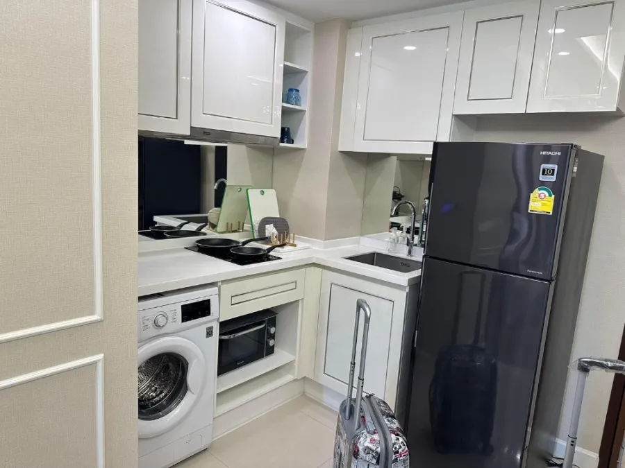 For rent, Amaranta Residence, spacious room, comfortable to live in, comes with complete decorations. Book now, hurry.
