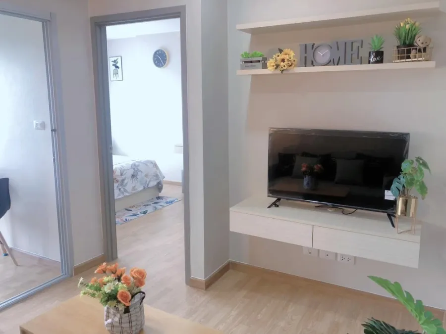 Selling B Condo Phaholyothin, room decorated with wallpaper, very nice, great price, if you miss it, you will regret it.