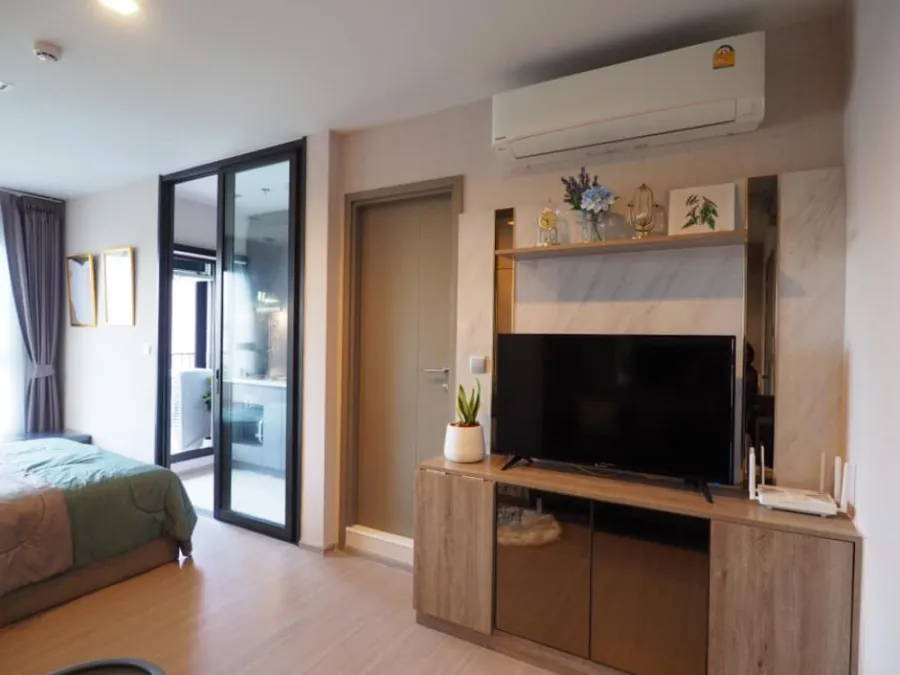 For rent Life Asoke Hype, beautiful room, super luxurious decoration. I can sleep and watch the beautiful view. Good like this. Do not reserve, regret