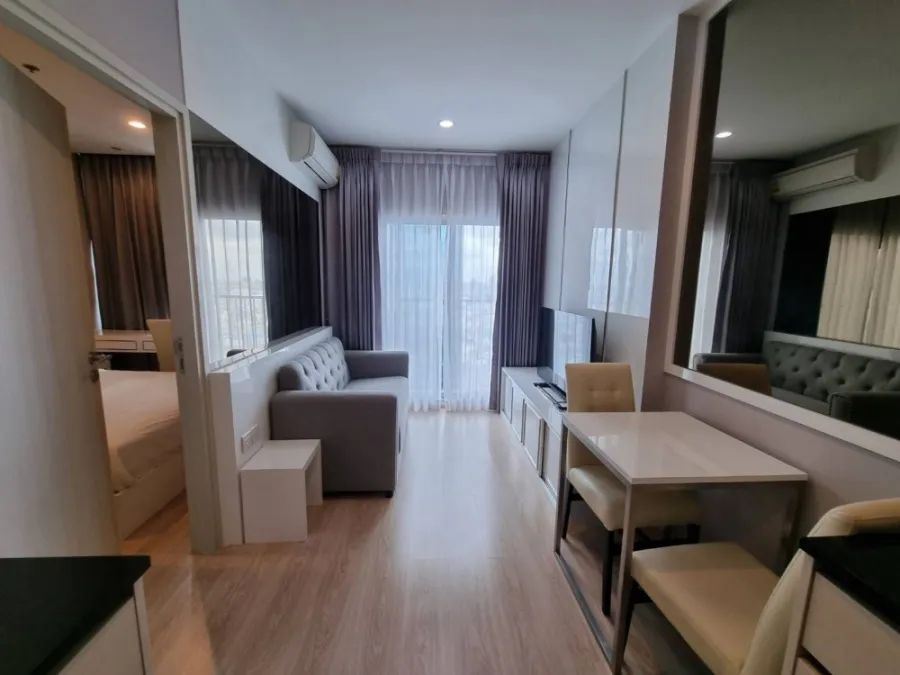 Condo for rent, Noble Revolve Ratchada, 31st floor, very beautiful room Built-in in the whole room Beautiful and good like this. Don't miss it.