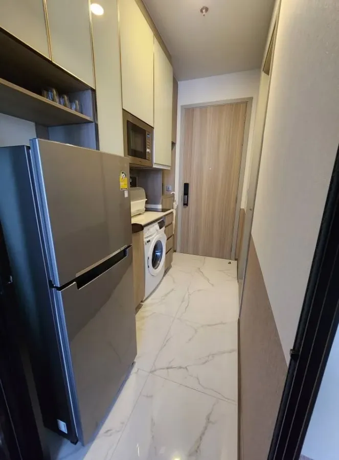 Selling a studio unit at Park Origin Phayathai, 10th floor. It features a loft bed, maximizing space, and is fully furnished and ready to move in.