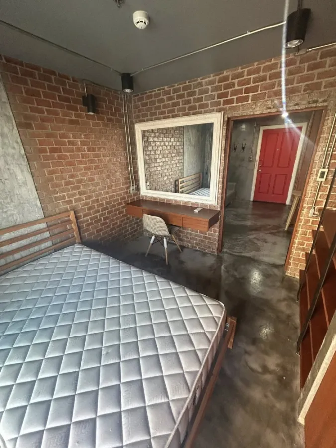 For rent: Lumpini Place Rama 9 condo, loft-style design, dark and cool, ideal height. Book now! Don't miss out!