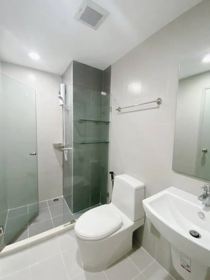 Condo for rent or sale, Ideo Mobi Sukhumvit Eastgate, nice room, modern style, soft tones, don't miss it