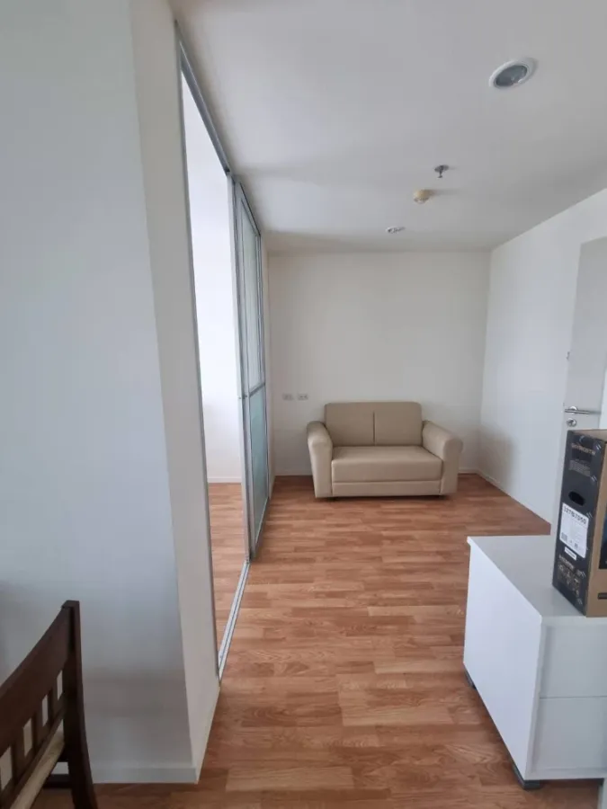 For rent Lumpini Park Phetkasem 98 1 bedroom 1 bathroom comes with furniture and complete facilities. Book now.