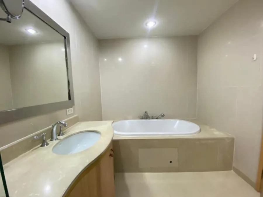 Quick sale!! Condo Empire Place Sathorn-Narathiwat, 24th floor, 2 bedrooms, fully furnished, ready to move in. Book now!!