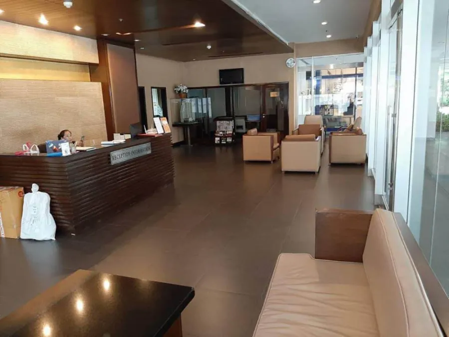 Condo Centric Scene Phaholyothin 9, big room, near BTS, don't miss it !!