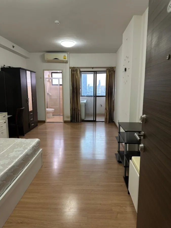 For rent, Supalai City Resort Ramkhamhaeng, 18th floor, clear view, airy, fully furnished, hurry to book before you miss it.