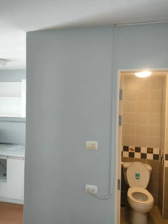 For sale: Lumpini Condo Town, Rattanathibet, 5th floor, not very high floor, separate rooms. Don't just look, hurry and reserve now.