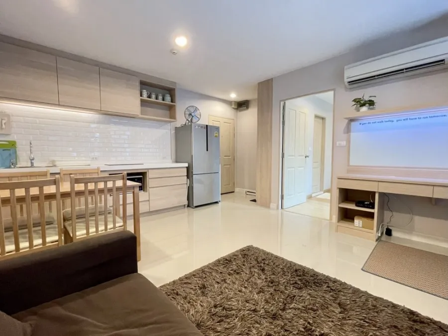 For rent: Lipp Ramkhamhaeng 43/1, 5th floor, swimming pool view, simply decorated but very comfortable. Reserve now before it's gone.