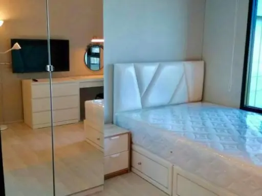 Condo for rent Life Asoke, ready to move in, fully furnished, good price, high floor, great view, great central area, move quickly