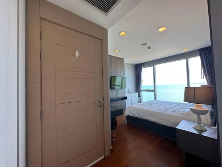 For sale: The Palm Wongamat Beach Pattaya, spacious room, high floor, fully decorated, Buit-In, move in now.