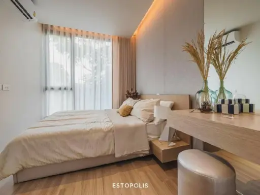 Down payment sale, Skyrise Avenue Sukhumvit 64, north balcony. View of the curve of the Bang Krachao River. Very good price. Book now.
