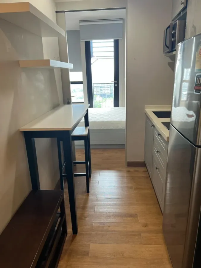 For rent: The Editor, ready to move in, furnished, just bring your bags!!