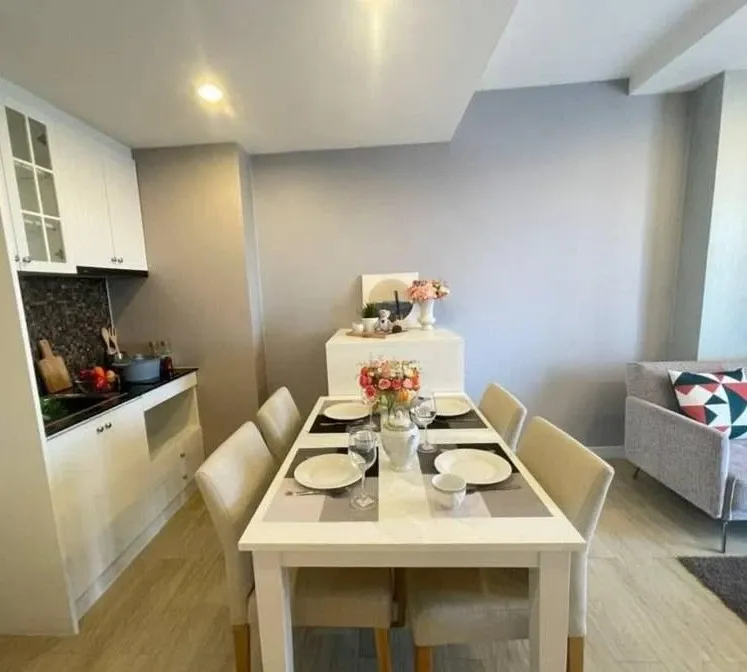 ให้เช่า The Patio Bangsaen ห้องมุมให้ความเป็นส่วนตัว มาพร้อมเฟอร์และเครื่องใช้ไฟฟ้าครบครัน วิวทะเลสวย จองเลย