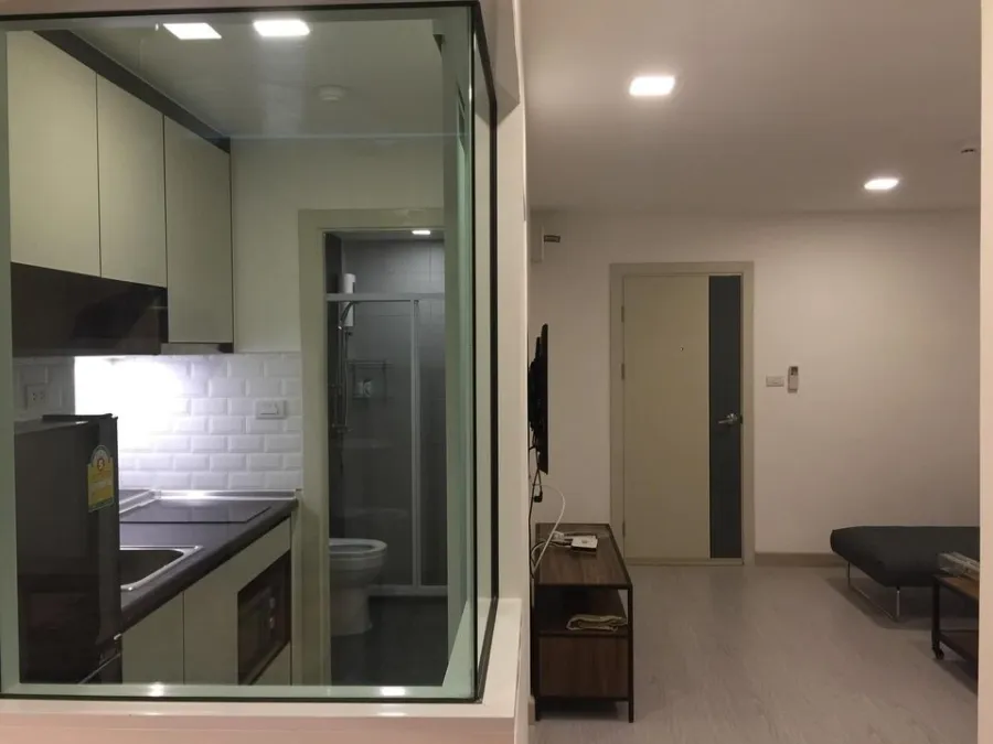 Sell The One Plus D Huamark 12, built-in furniture, ready to move in appliances. Only one bag can go in.