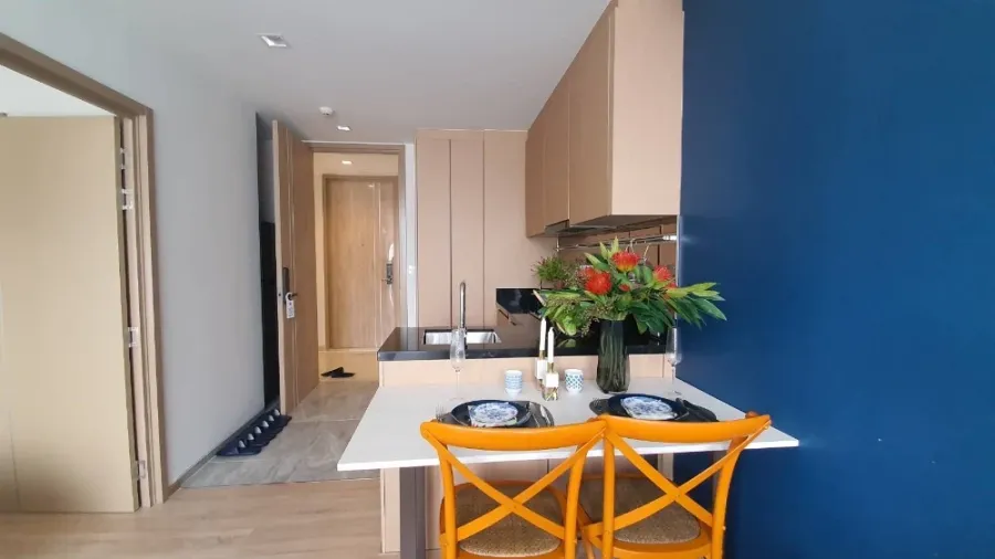 For sale: Kawa Haus Onnut 77, 3rd floor, fully furnished, with built-in furniture, high ceiling, airy, reserve now.