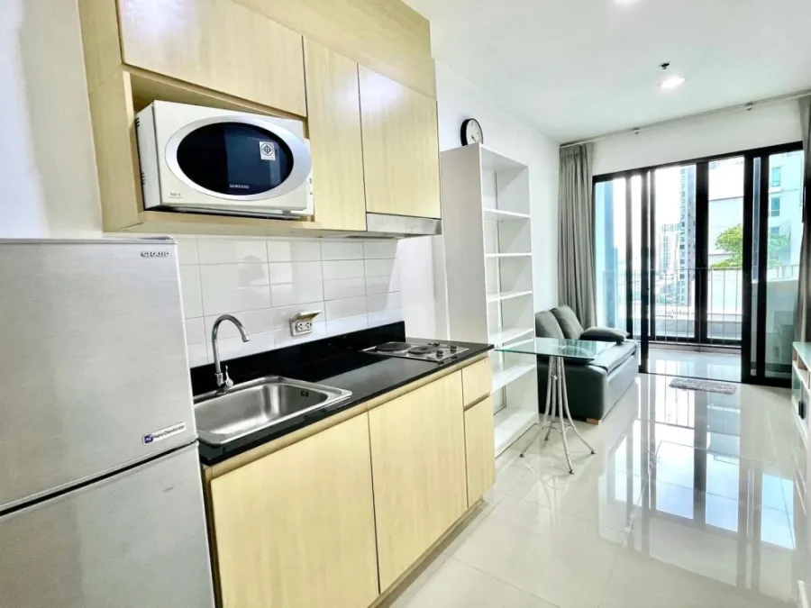 For rent: Ideo Ratchada - Huai Khwang, 17th floor, high view, comes with a very good price. You must not miss it.