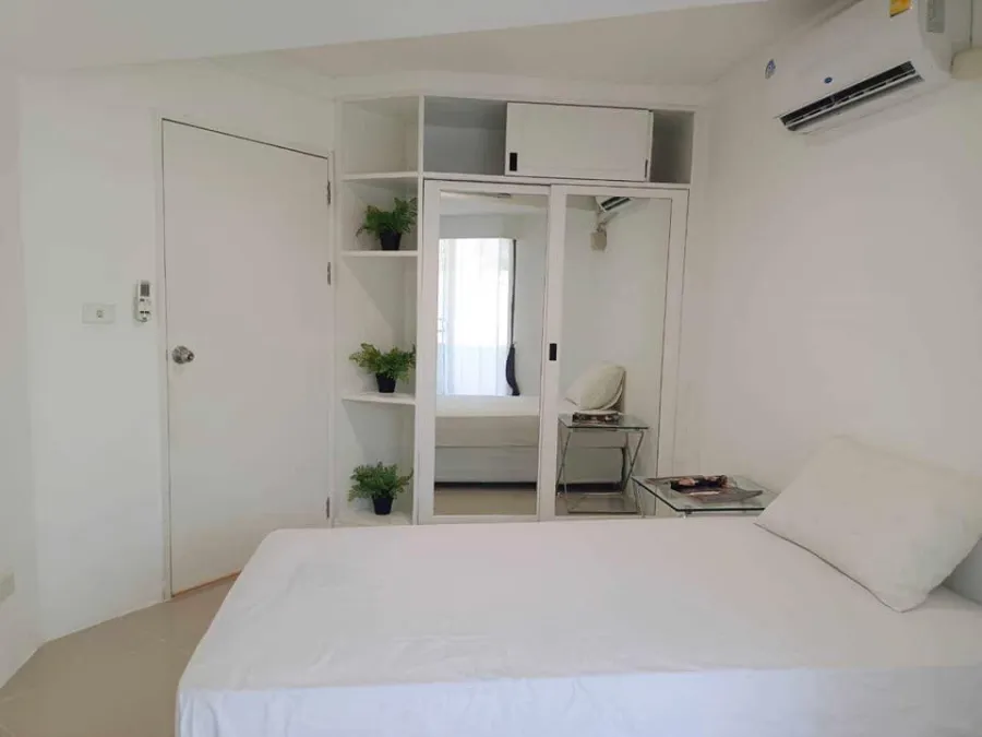 For rent, The Waterford Park Sukhumvit 53, fully furnished room. Soft and comfortable sofa The room is very spacious, book now.
