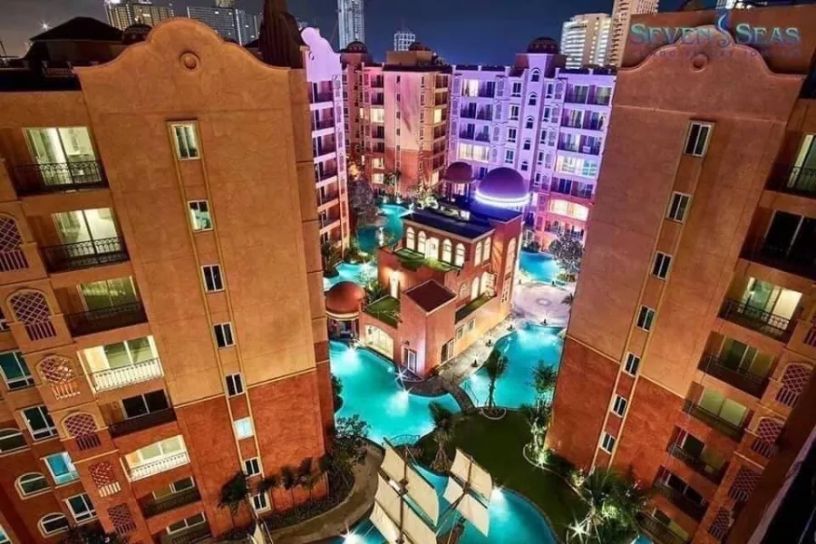ขาย เซเว่นซี คอนโด รีสอร์ท จอมเทียน (จอมเทียน) ห้องตกแต่งโทนสีขาว วิวสระว่ายน้ำ รีบจับจองเลยค่ะ