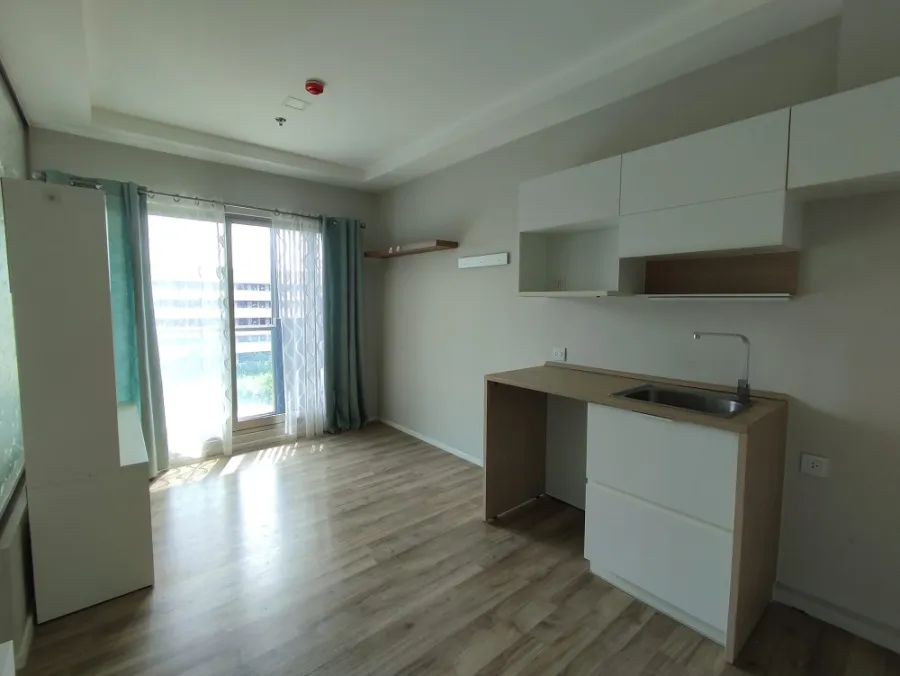 For sale, for rent, Condo Ease 2 Rama 2, 4th floor, bright and comfortable room, partitioned, with furniture, don't just look.