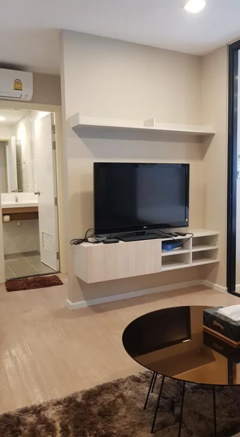 Condo for rent, Wynn Ladprao-Chokchai 4, 4th floor, 2 bedrooms, pool view, spacious room, very beautiful decoration, move in, don't miss it.