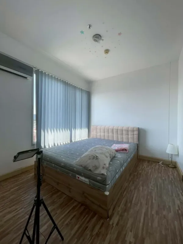 ขาย The Parkland Srinakarin ห้องน่าอยู่ เฟอร์พร้อม กว้างขวาง จองเลย