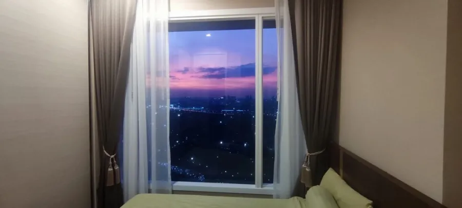 For rent: The Saint Residence, 34th floor, very beautiful city view, spacious room, divided into proportions. If you don't reserve, you will regret it