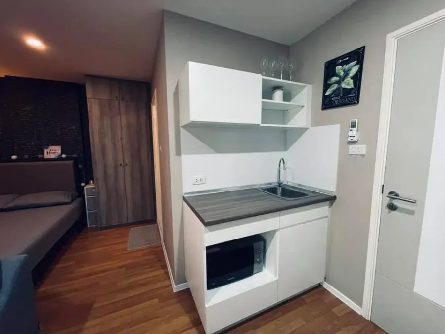 Condo for rent, Lumpini Place Bangna Km.3, wall-mounted throughout the room, good quality curtains, fully furnished, ready to move in, book now