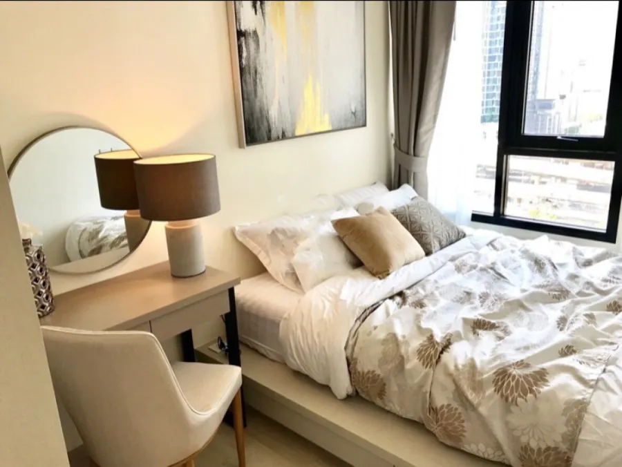 Condo for sale Life Asoke, 16th floor, clear view, cool north wind, beautiful room with furniture.