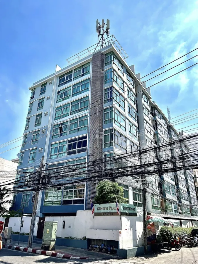 ให้เช่า คอนโด ซีนิธ เพลส แอท ห้วยขวาง ตกแต่งโทนสีสดใส โซฟาน่านั่ง พื้นที่ใช้สอยเยอะ ไม่ควรพลาดเลยค่ะ