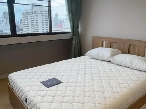 For sale, for rent Supalai Place Sukhumvit 39, spacious room, lots of usable space, comes with complete furniture, just bring your bags and move in.