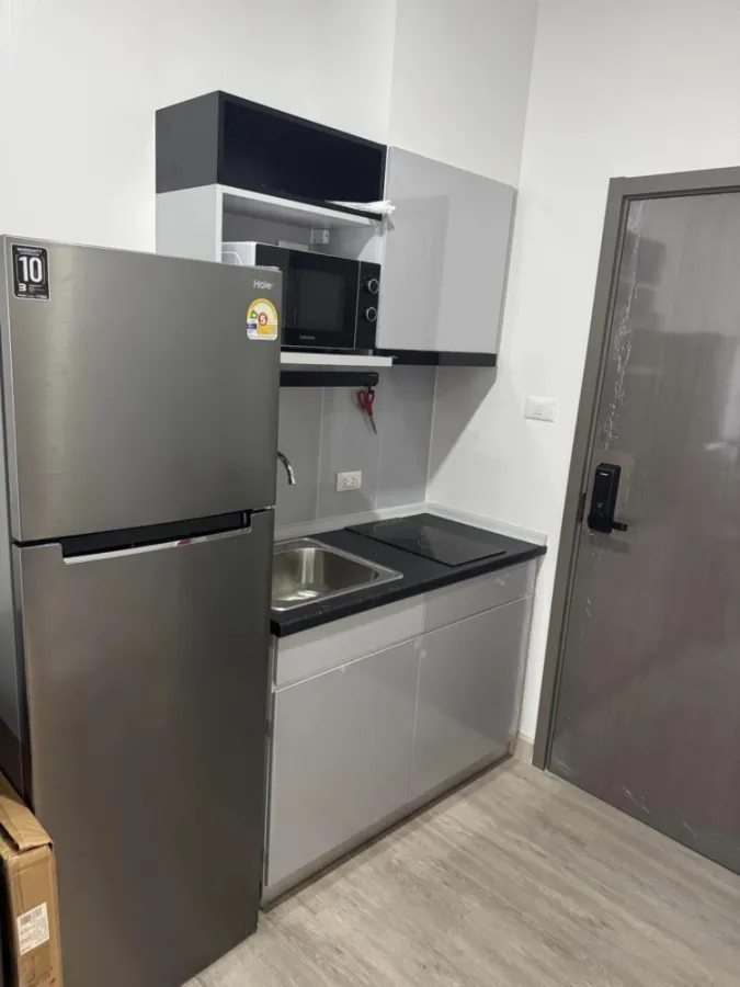 For rent: Supalai Loft, Phasi Charoen Station, 9th floor, pool view, fully furnished room, just bring your bags and move in. Reserve now!