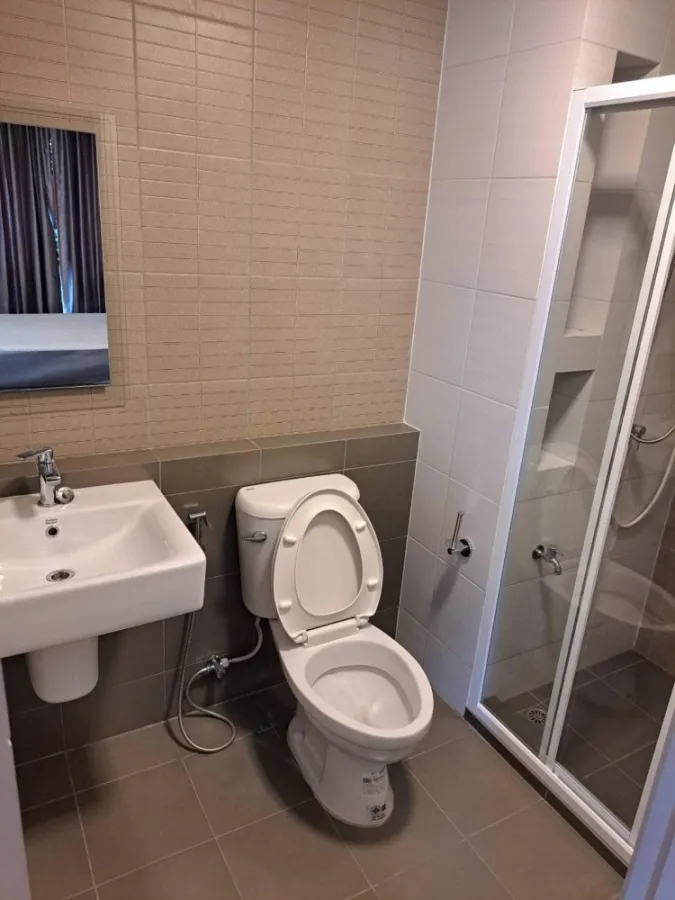 For rent: D Condo Hideaway Rangsit Phase 4, studio room, complete amenities. If interested, reserve now.