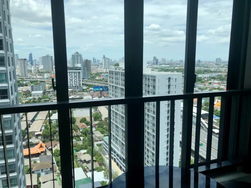 For sale Ideo wutthakat ห้องมุม วิวสระว่ายน้ำ ติอวอลเปเปอร์อย่างดี แถมราคาสุดคุ้ม รีบมาจองด่วนๆ
