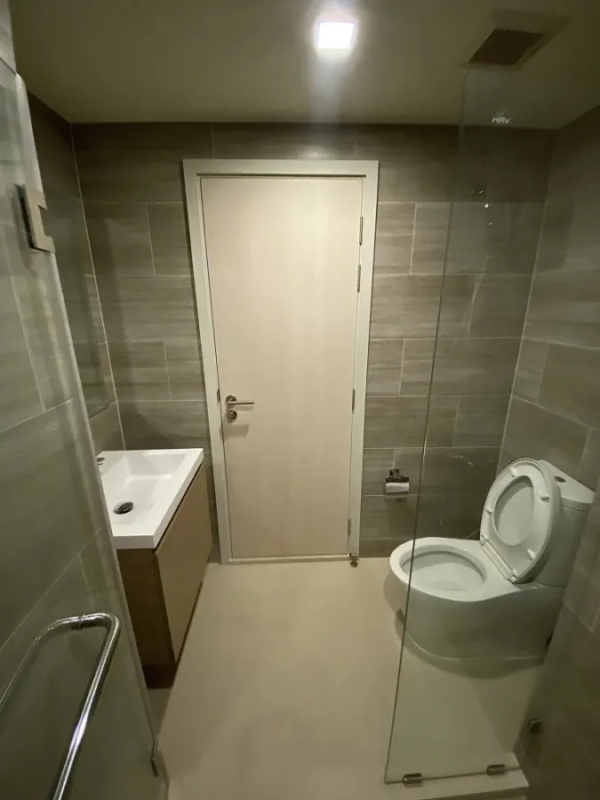 Selling Maestro 03 Ratchada - Rama 9. A comfortable unit with complete amenities. Located on a low floor with well-defined rooms. Book now, don't miss