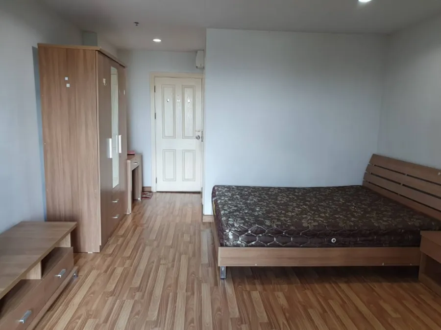 Condo for rent, Regent Home 15 Chaengwattana, 8th floor, everything is complete. You can carry your bag in.