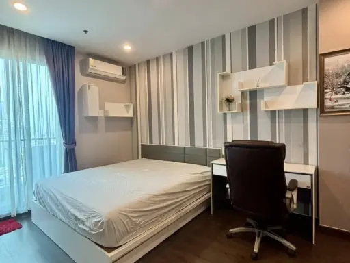 For rent: Supalai Premiere @ Asoke, 1 bedroom, 1 bathroom, spacious living area, coordinated interior design. Book now!