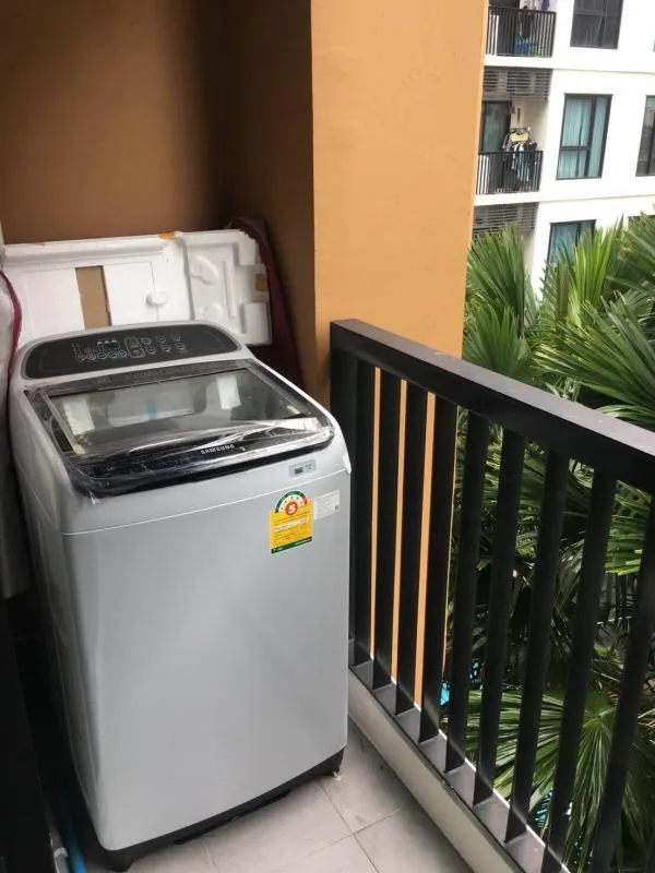 Big rooms have arrived. 2 bedrooms are very rare. Let me tell you. If you are slow, you will miss it. The room is fully furnished and ready to move in. Rent The Privacy Rewadee